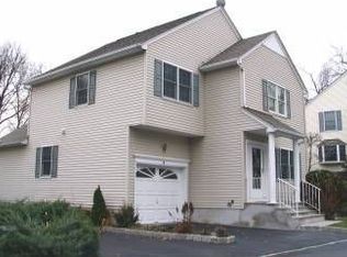 6 Lakeside Dr, Valhalla, NY 10595