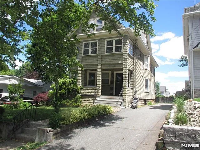 2 bed, 1.0 bath, $2,800 — Photo 1
