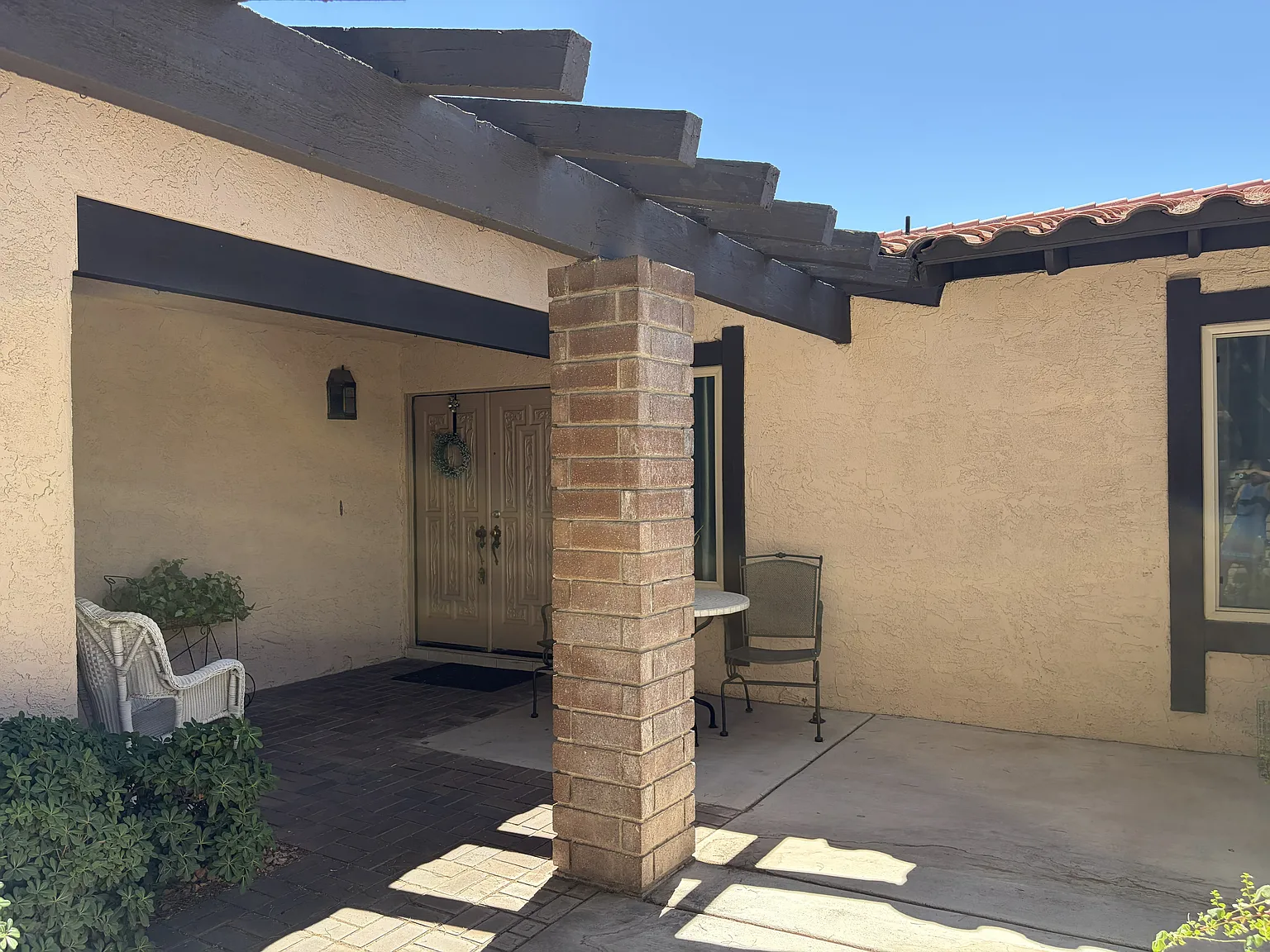 3 bed, 2342 sqft, $2,400 — Photo 4