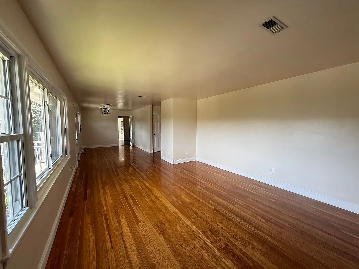 3 bedroom 2 bath brick ranch for rent in Bristol — Photo 4