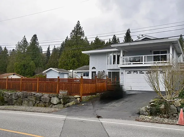 6135 Fairway Ave, Sechelt, BC V7Z 0L6