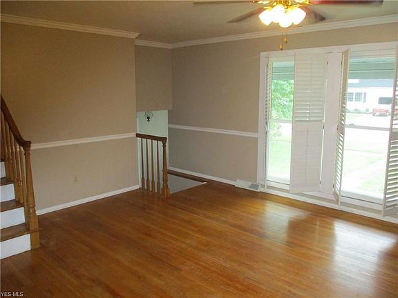 4th image of 580 Louis Dr