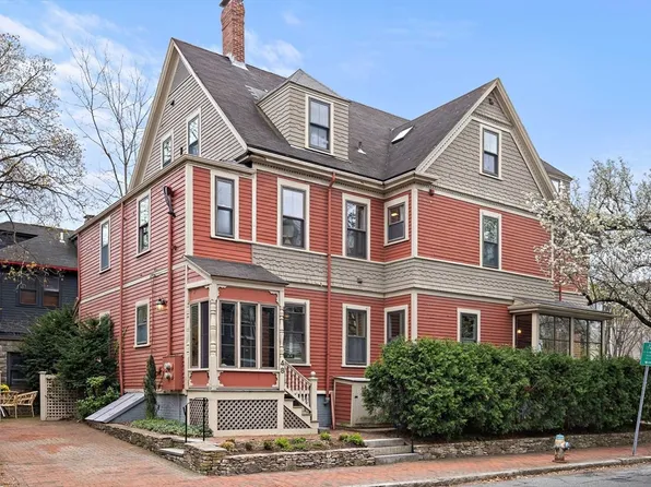 48 Hawthorn St #2, Cambridge, MA 02138