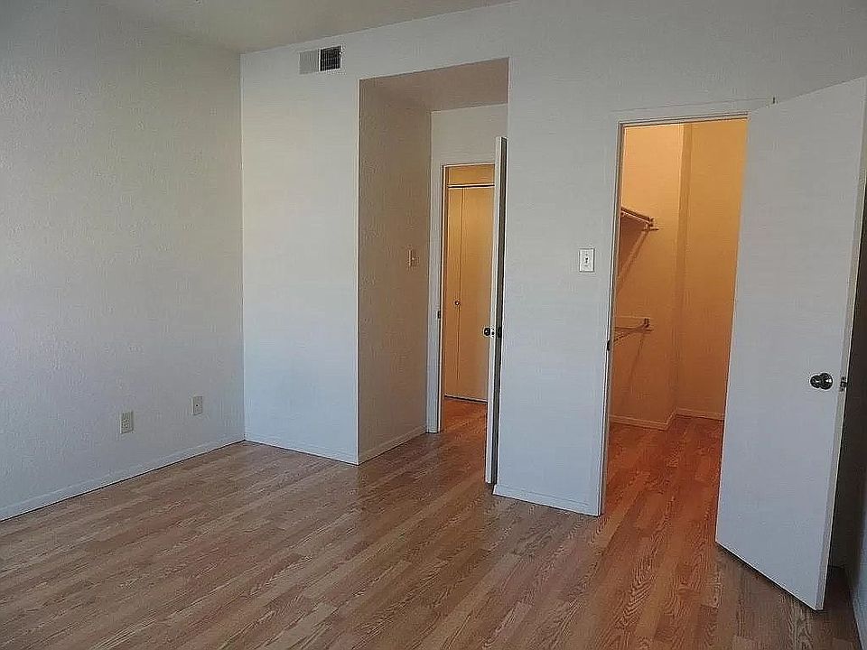 Bed room, hallway, closet