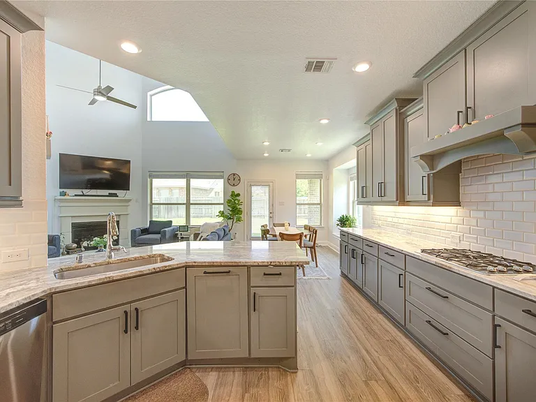 2415 Flowering Brook Ln — Photo 9