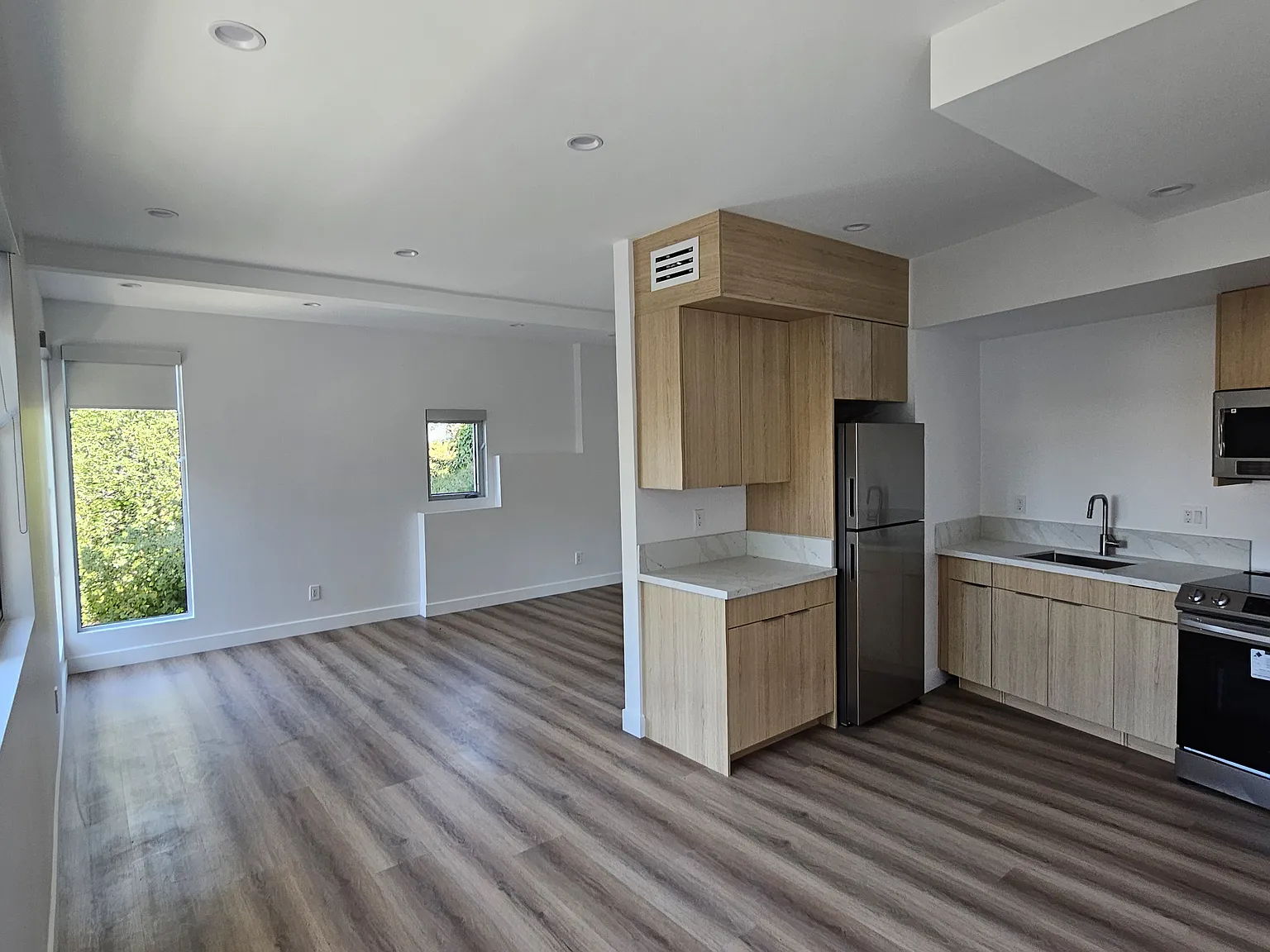 20514 W Califa St — Photo 1