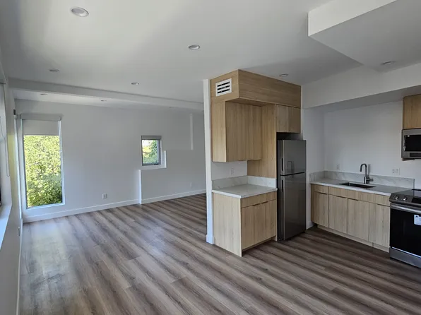 20514 W Califa St, Woodland Hills, CA 91367