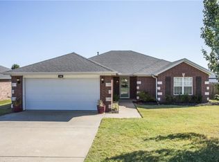 410 Firewood Dr, Centerton, AR 72719