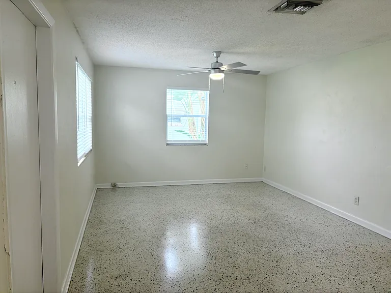 218 Seville Rd — Photo 7