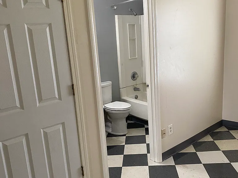 705 M St #1 — Photo 10