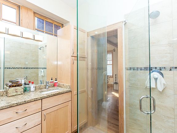 5th image of 1048 N Oakley Blvd #3