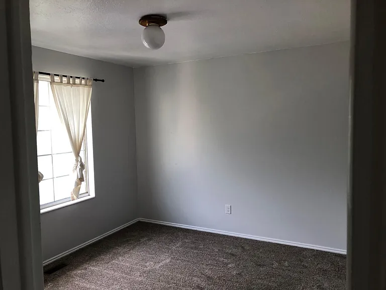 1296 E 3100 N — Photo 5