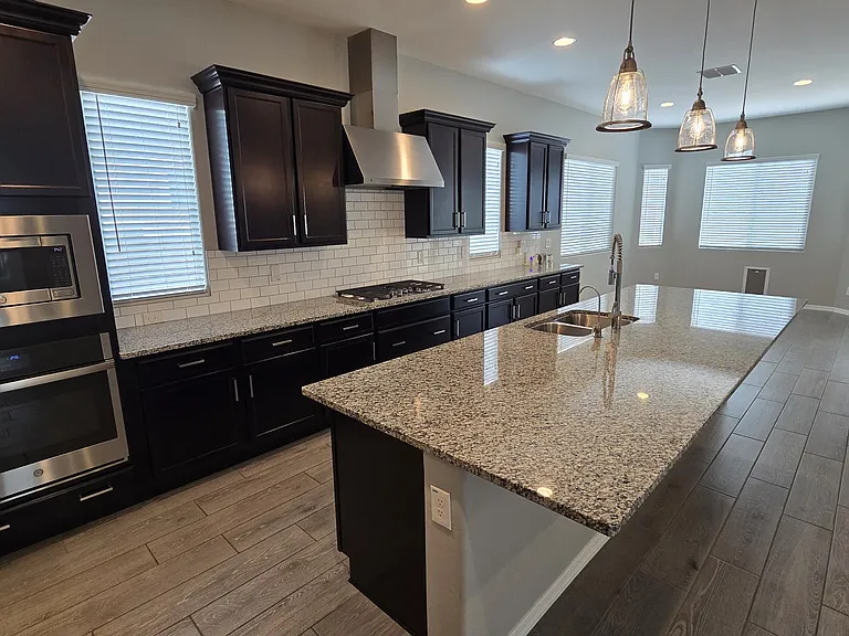 18351 W Mercer Ln — Photo 2