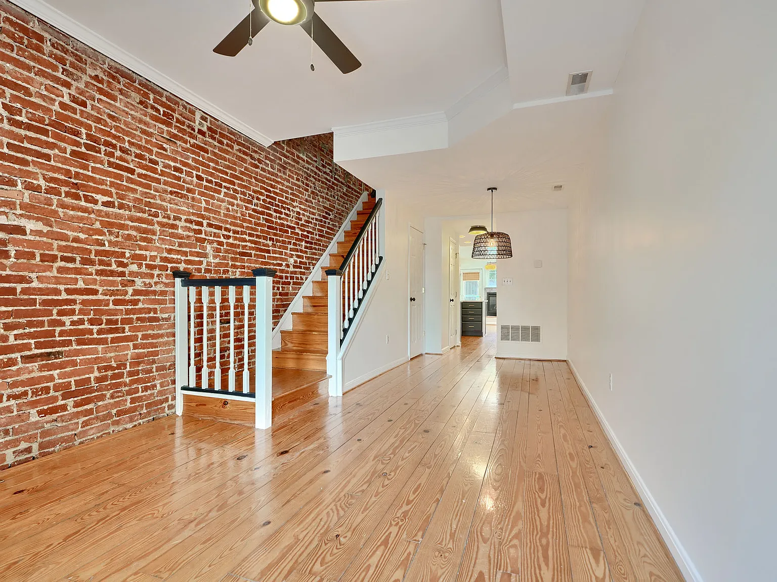 2 bed, 1354 sqft, $3,000 — Photo 3