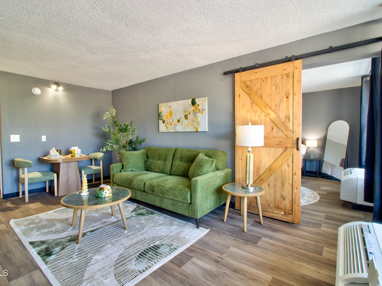 1 bed, 600 sqft, $900 — Photo 1