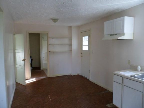 Kitchen - Eating Area