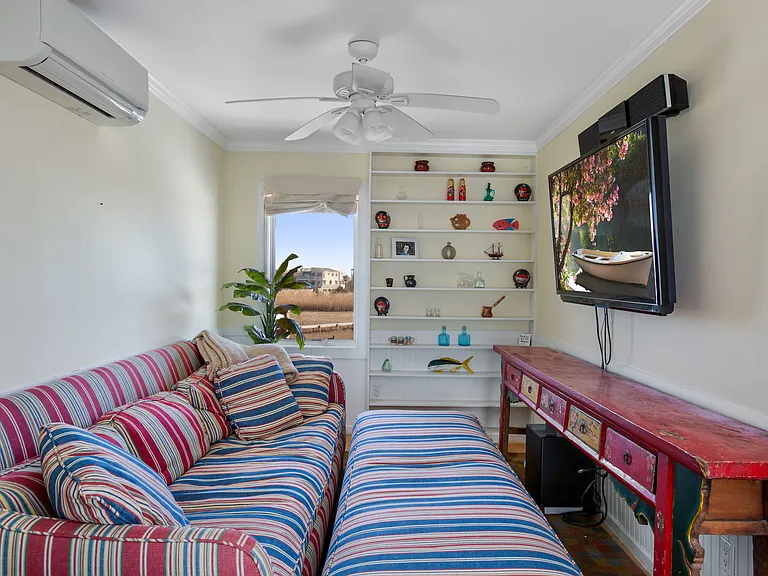 570 Dune Rd — Photo 11