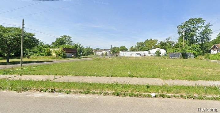 2nd image of 1900 Puritan St