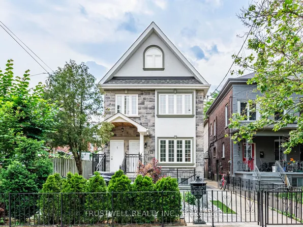 142 Borden St, Toronto, ON M5S 2N3