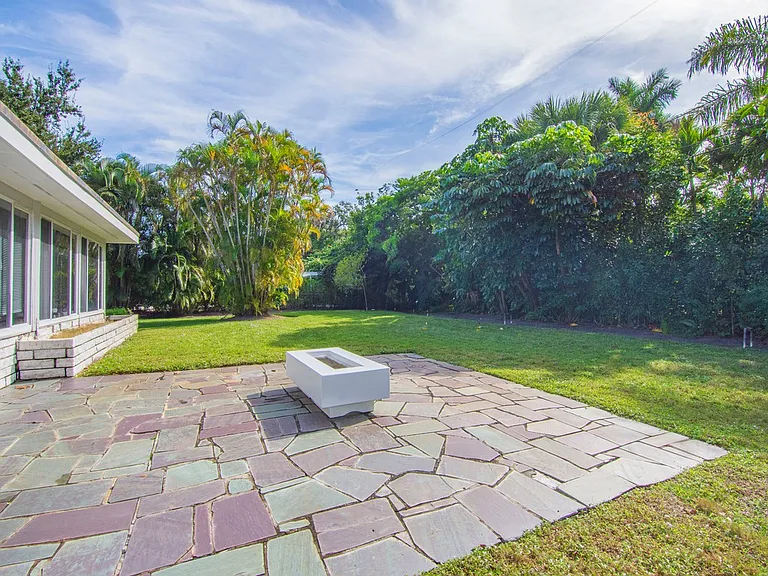 712 Iris Ln — Photo 21