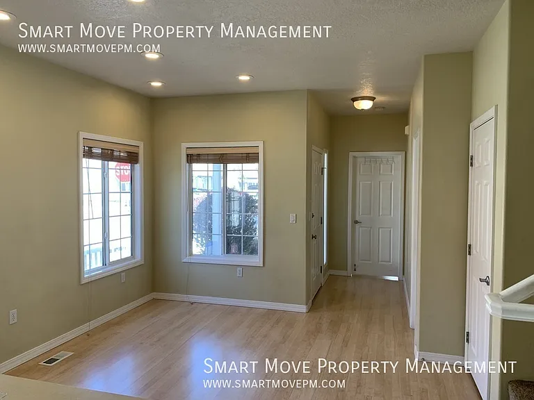 377 W Hale St — Photo 7