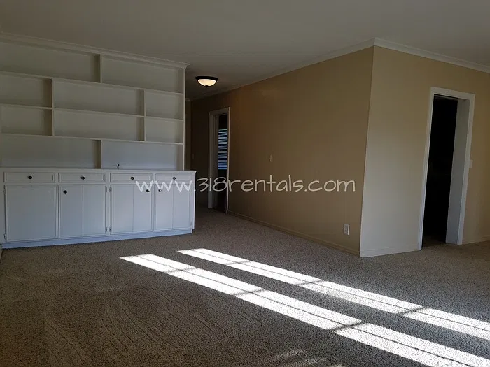 4 bed, 3.0 bath, 2168 sqft, $1,600 — Photo 2
