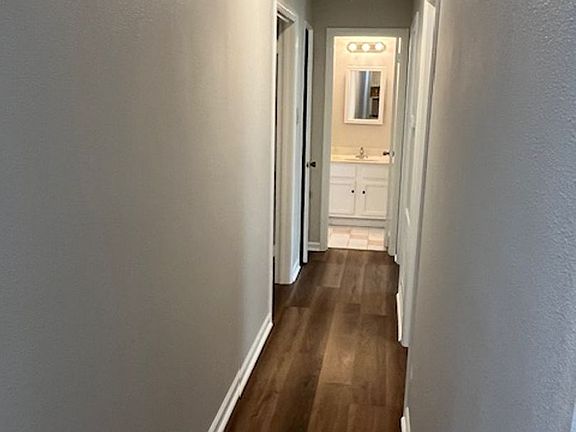 4th image of 30 Oak Forest Loop