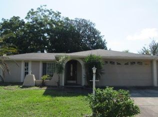 9026 Hunt Club Ln, Port Richey, FL 34668