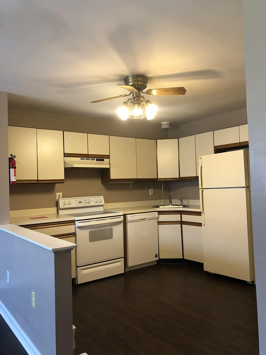 Building Photo - 124 Pickwick Pl