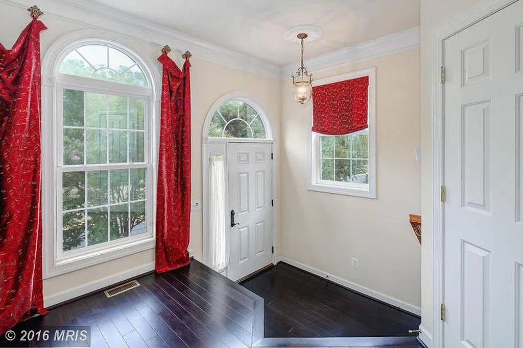 3 bed, 2600 sqft, $3,900 — Photo 3