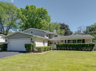 1125 Shari Ln, Libertyville, IL 60048
