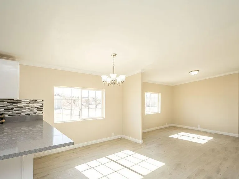 521 W Shady Ln — Photo 20