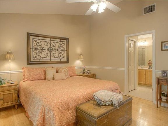 5th image of 17589 Fairmeadow Dr