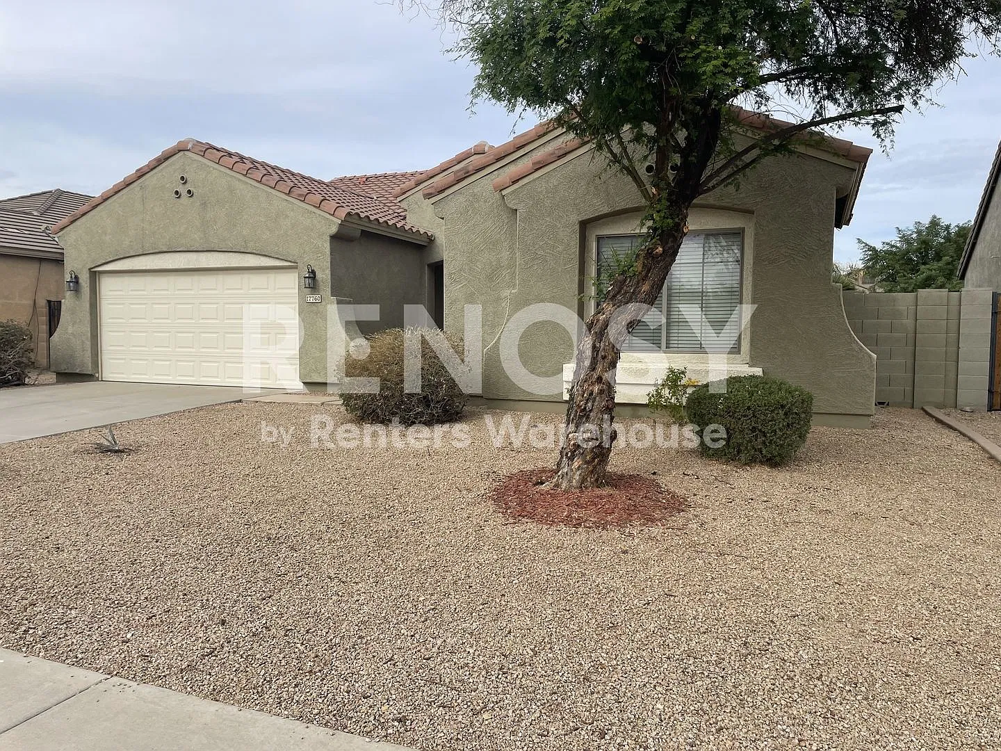 Ideal 3 Br 2 Ba 1 Car Garage Home Near Loop 303 and Greenway in Surprise — Photo 1