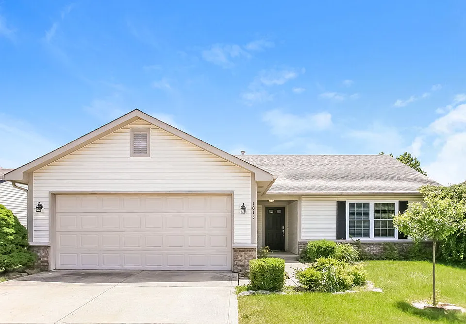1015 Redwood Dr