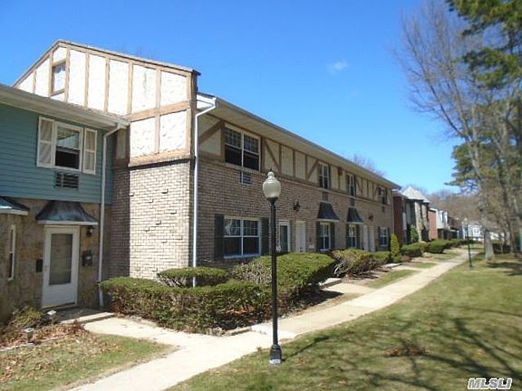 2nd image of 11 Glen Hollow Dr APT D8