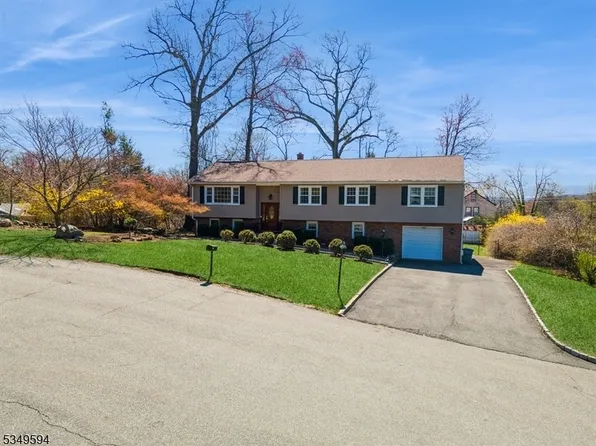 46 Ross Ln, North Haledon Boro, NJ 07508