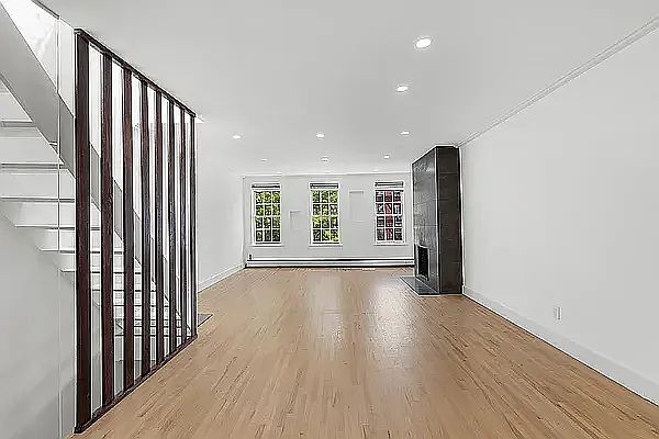 1st image of 19 1st Ave #1C