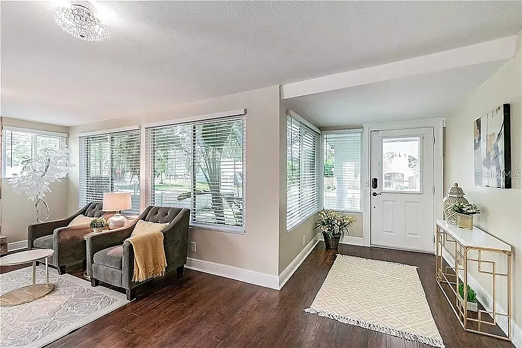 110 E Euclid Ave — Photo 2