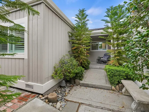 2196 Myrtle Beach Ln, Danville, CA 94526