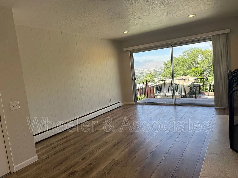 4 bed, 2.0 bath, 1600 sqft, $3,100 — Photo 2