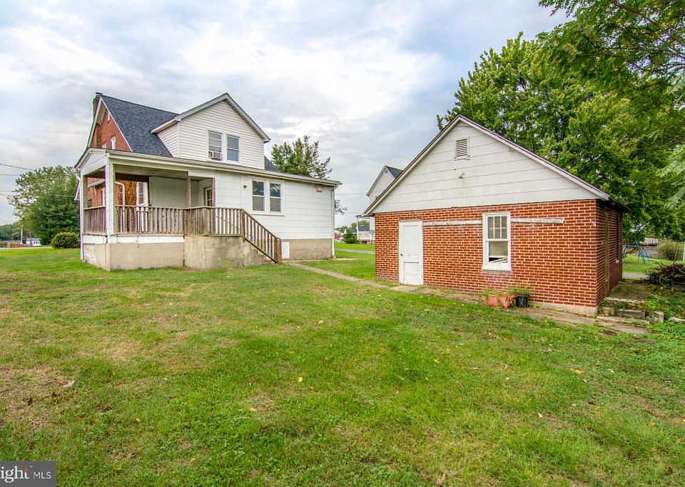 2nd image of 7803 Bluegrass Rd