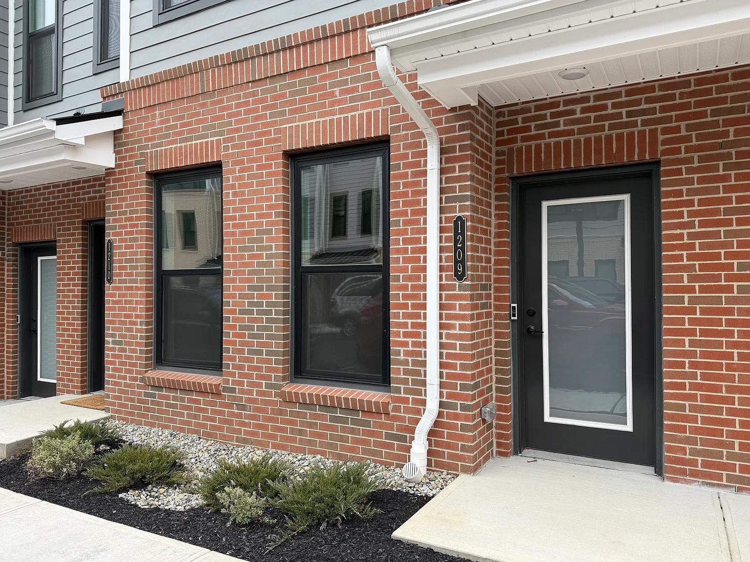 1209 Parker Blvd — Photo 1