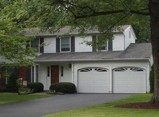 39 Brougham Dr, Penfield, NY 14526