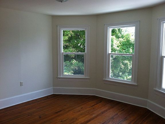 5th image of 263 Old South High St