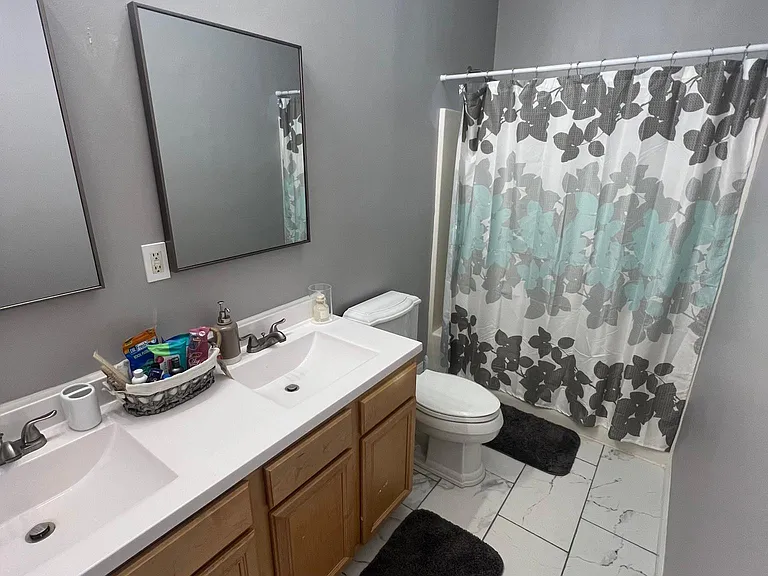 511 Augusta Ave — Photo 15