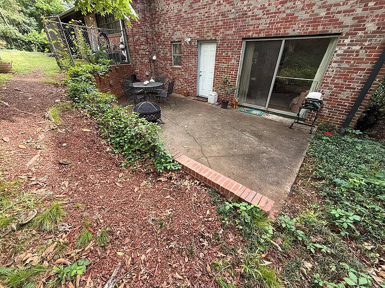 1898 Timothy Dr #B — Photo 17