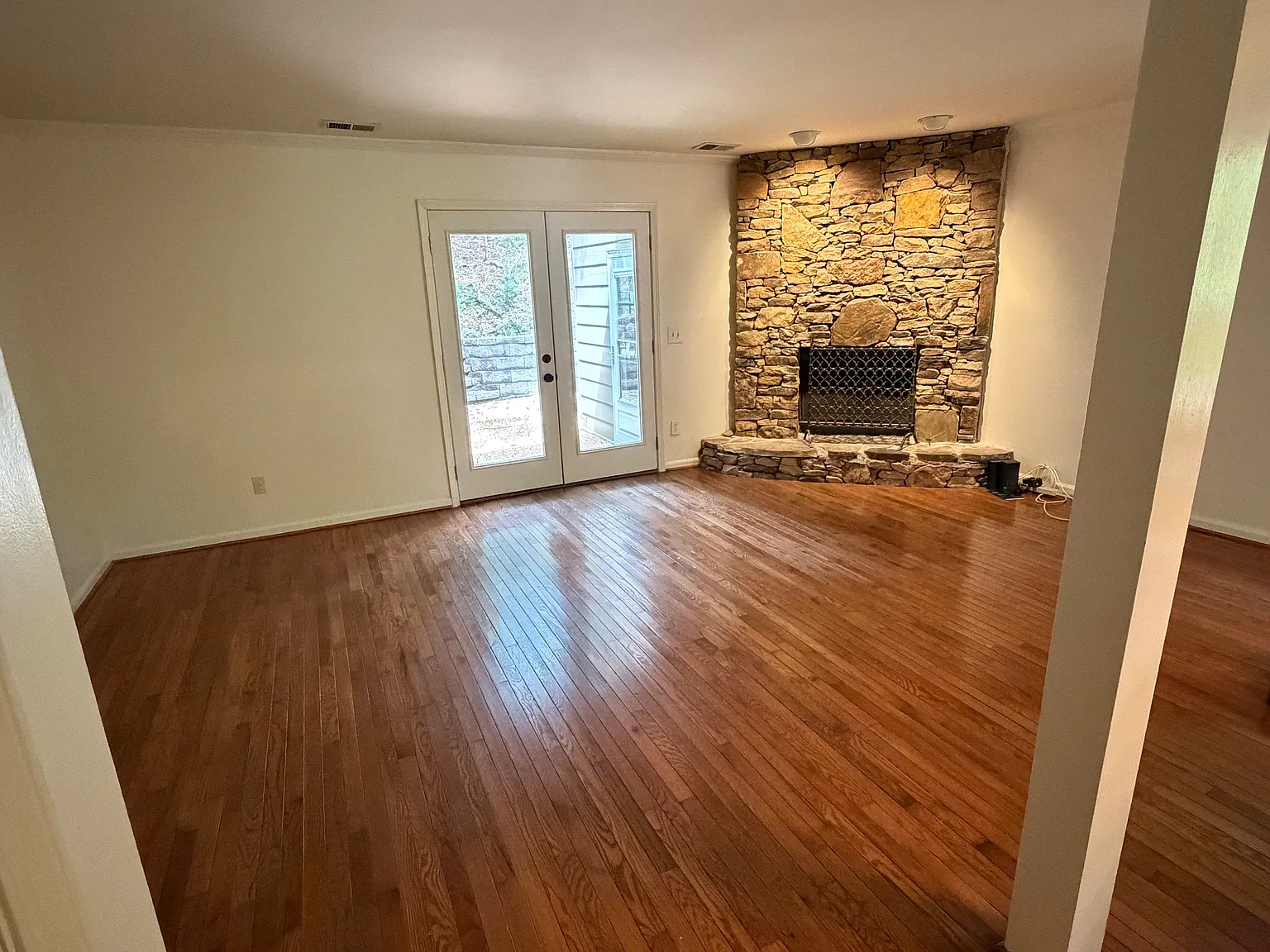 2 bed, 2.5 bath, 1300 sqft, $2,250 — Photo 3