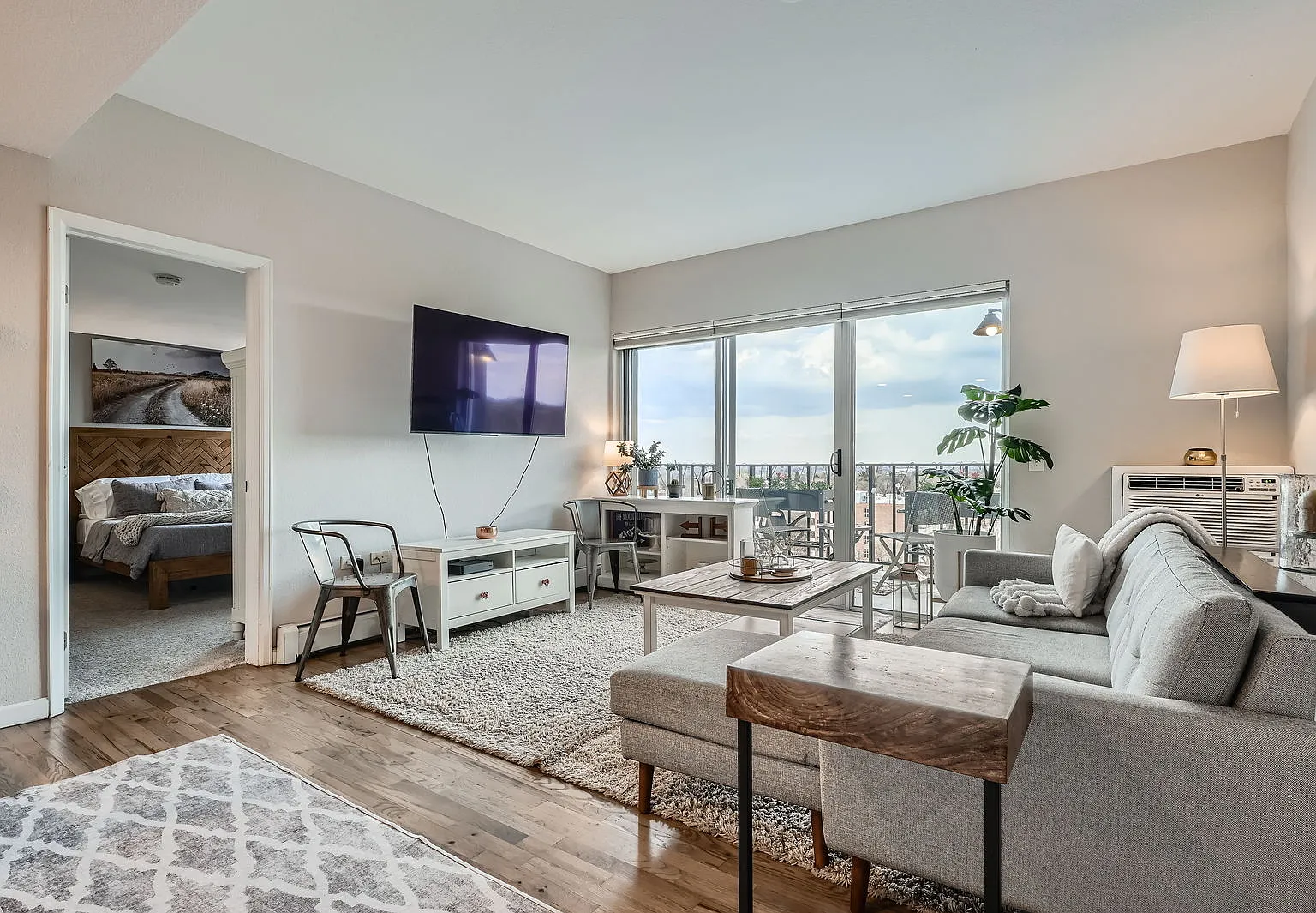 2 bed, 949 sqft, $2,850 — Photo 1