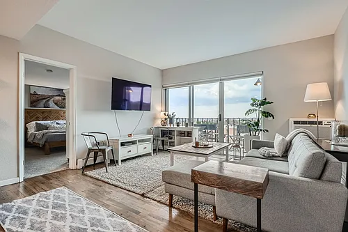 1150 Vine St #1006 Photo 1